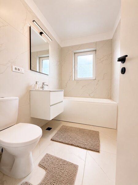 Sector 4 apartament 2 camere prima inchiriere